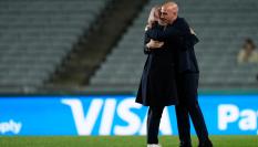 Luis Rubiales abraza a Alexia Putellas antes de la semifinal disputada contra Suecia en el Mundial femenino.