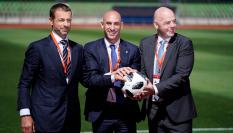 De izda. a dcha.: Aleksander Ceferin, Luis Rubiales y Gianni Infantino