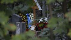 Flores junto a la tumba de Prigozhin en el cementerio de San Petersburgo