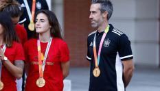 Jorge Vilda, seleccionador español de fútbol femenino, durante el recibimiento en Moncloa tras la conquista del Mundial en Australia.