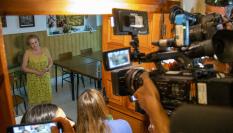 Ángeles Béjar, la madre de Luis Rubiales, en la iglesia de Motril donde permanecía encerrada, en huelga de hambre.