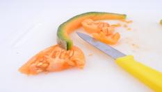 Imagen de archivo de un melón cortado.