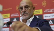 El seleccionador de la selección española masculina de fútbol, Luis de la Fuente, pidiendo disculpas por los aplausos en la asamblea en la que Luis Rubiales no dimitió.