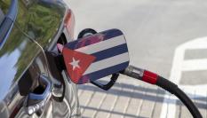 Imagen de archivo de un repostaje de combustible en Cuba.