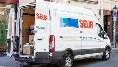 Imagen de archivo de una furgoneta de reparto de la compañía Seur.