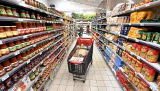 Pasillo de un supermercado en el norte de Francia.