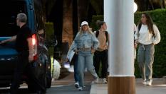 Algunas de las internacionales españolas a su llegada al hotel de la Oliva.