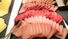 Imagen de archivo de una bandeja de fiambre.