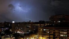 Rayos en el cielo de Madrid durante una tormenta.