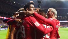 Morata celebra junto al resto de sus compañeros el segundo de sus goles en el derbi madrileño.