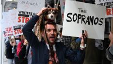 Uno de los piquetes en los que han participado los guionistas de Hollywood.