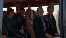 Desplazados de Nagorno Karabaj se dirigen hacia la frontera de Armenia.