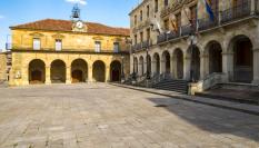 Plaza Mayor de Soria (Castilla y León) en una imagen de stock.