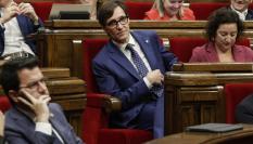 El líder del PSC, Salvador Illa, durante el pleno del Parlament en el que las fuerzas independentistas someten a votación dos propuestas de resolución a favor de la amnistía y de condicionar la investidura de Pedro Sánchez a avanzar hacia el referéndum.