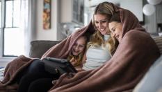 El catálogo de eFilm tiene películas y series para todos los públicos.