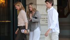 La infanta Cristina junto a sus hijos, Miguel e Irene, en Ginebra el 16 de junio de 2023.