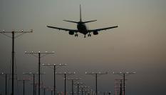 Avión comercial en pleno vuelo