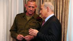 Benny Gantz, en su época de responsable militar israelí y Benjamin Netanyahu, en una imagen de archivo