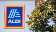 Cartel de Aldi en la fachada de uno de sus supermercados.