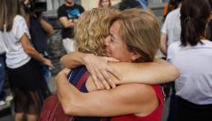 Familiares y amigos de Maya Villalobo, la joven hispano-israelí asesinada en el ataque de Hamás a Israel, se han dado cita a mediodía de hoy viernes ante el Ayuntamiento de Sevilla para recordarla guardando cinco minutos de silencio en su memoria.