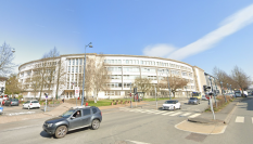 Vista del exterior del instituto francés Gambetta en el que se ha registrado el apuñalamiento múltiple.
