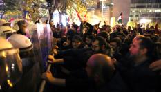 Protestas contra el consulado israelí en Estambul (Turquía), tras la explosión que según Hamás ha dejado medio millar de muertos en un hospital de Gaza, por un supuesto bombardeo del Ejército israelí.