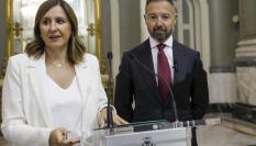 La alcaldesa de Valencia, María José Catalá, y el portavoz de Vox en el Ayuntamiento, Juanma Badenas.