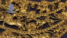 Plano detalle de una de las 11 joyas ucranianas recuperadas en Madrid en el marco de la 'operación Cuzco', botín valorado en 60 millones de euros.