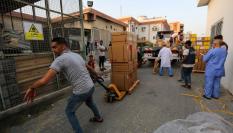 Preparación de uno de los convoyes enviados desde Egipto hasta la Franja de Gaza.