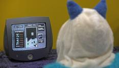 Una persona juega a una de las muchas versiones que se han hecho de Tetris.