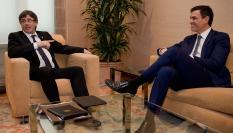 Foto de archivo de Carles Puigdemont y Pedro Sánchez.
