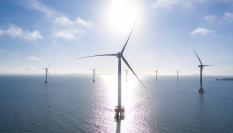 Aerogeneradores de energía eólica marina.