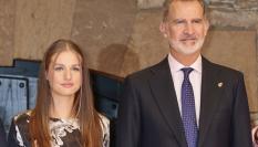 La princesa Leonor y el rey Felipe VI en el concierto de la víspera de los Premios Princesa de Asturias 2023.