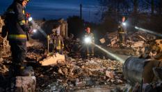 Imágenes de las labores de rescate tras el ataque en la localidad ucraniana de Groza