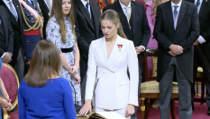 Leonor jurando la Constitución.