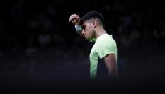 Carlos Alcaraz cae ante el ruso Roman Safiullin en su debut en el Master 1.000 de París.