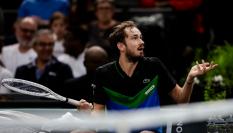 El ruso Daniil Medvedev responde a los abucheos del público del Másters 1.000 de París.