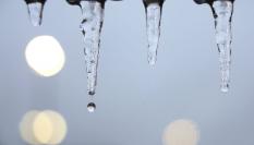 Hielo a las afueras de una tienda