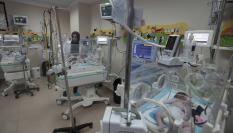 Sala de prematuros en uno de los pocos hospitales de Gaza que siguen operativos.