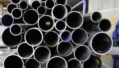 Tuberías de acero en una obra.