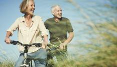 Dos jubilados en bicicleta