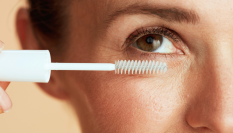Consigue unas pestañas más fuertes y sanas con el sérum crecepestañas más vendido en Amazon