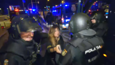 Una detenida intenta escapar de la policía en la manifestación de Ferraz
