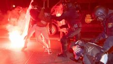 Cargas policiales en la protesta contra la ley de amnistía en la sede del PSOE en Ferraz.