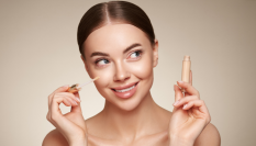 Los correctores de maquillaje son clave para eliminar la apariencia de ojeras y conseguir un rostro iluminado.