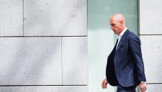 Luis Rubiales, expresidente de la RFEF, saliendo de la Audiencia Nacional.