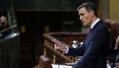 El presidente del Gobierno en funciones, Pedro Sánchez, se dirige a la Cámara en el primer día de su debate de investidura para exponer su nuevo programa de Gobierno y pedir la confianza a la Cámara para revalidar su mandato en la Moncloa, este miércoles, en Madrid.