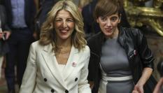 La vicepresidenta segunda y ministra de Trabajo en funciones, Yolanda Díaz y la portavoz de Sumar en el Congreso, Marta Lois.