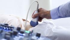 Imagen de archivo de una embarazada en una ecografía.