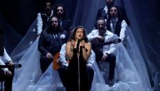 Rosalía, durante su actuación en los Latin Grammy 2023 en Sevilla.